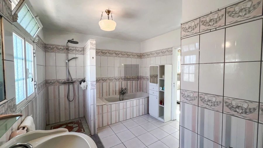 Moradia T5 para Venda em Santa Barbara de Nexe Foto 64