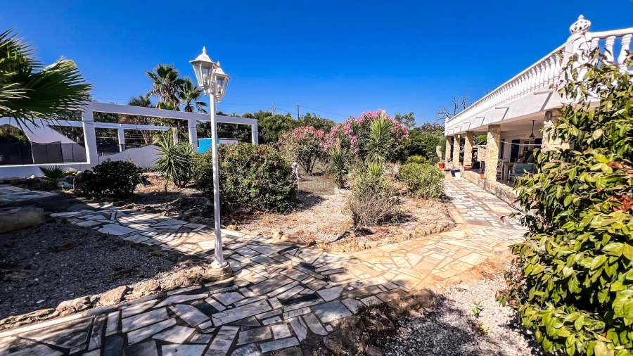 Moradia T5 para Venda em Santa Barbara de Nexe Foto 73