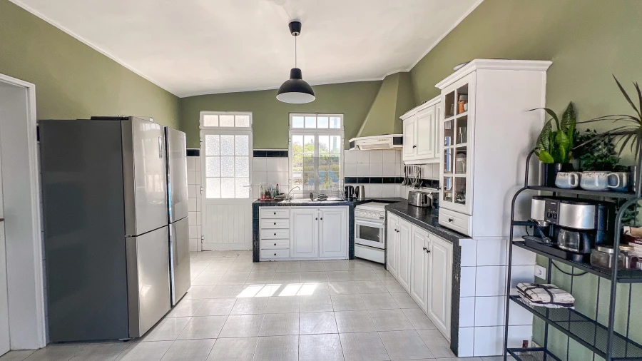 Moradia T5 para Venda em Santa Barbara de Nexe Foto 56