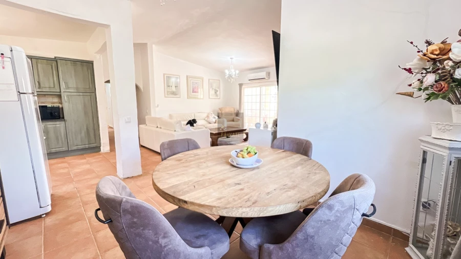 Moradia T5 para Venda em Santa Barbara de Nexe Foto 13