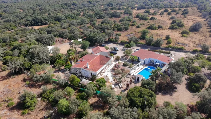 Moradia T5 para Venda em Santa Barbara de Nexe Foto 83