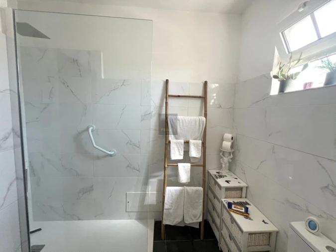 Moradia T5 para Venda em Santa Barbara de Nexe Foto 25