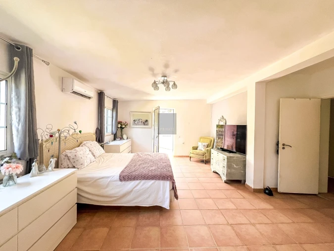 Moradia T5 para Venda em Santa Barbara de Nexe Foto 31