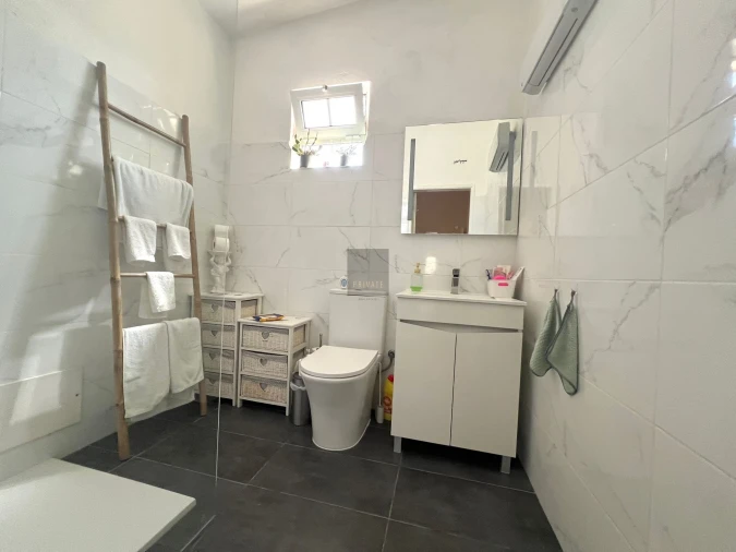 Moradia T5 para Venda em Santa Barbara de Nexe Foto 24