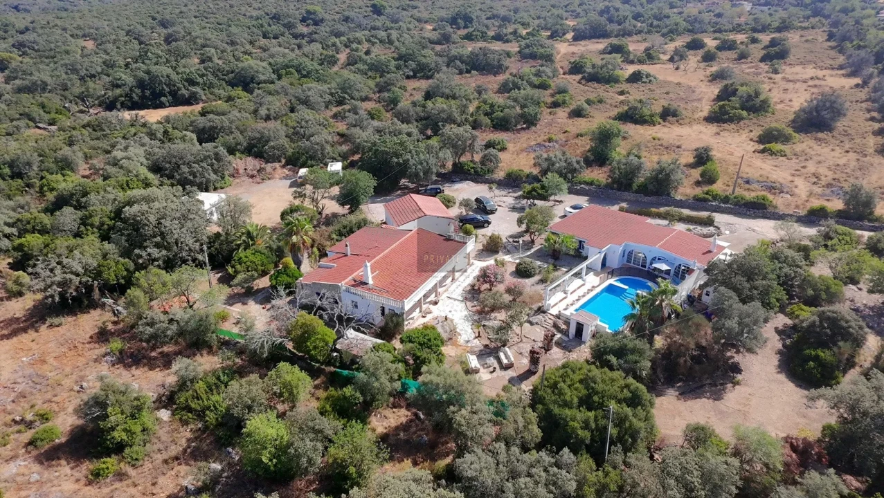 Moradia T5 para Venda em Santa Barbara de Nexe Foto 83