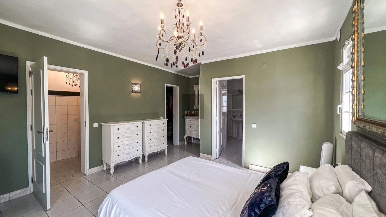 Moradia T5 para Venda em Santa Barbara de Nexe Foto 60