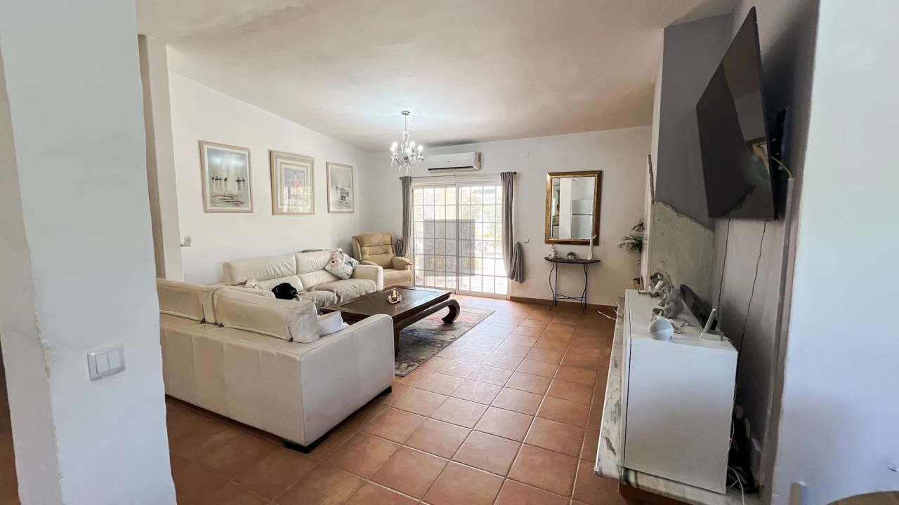 Moradia T5 para Venda em Santa Barbara de Nexe Foto 10