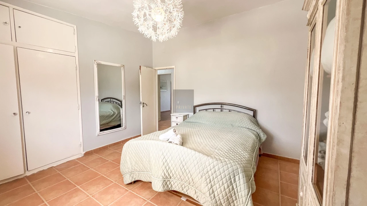 Moradia T5 para Venda em Santa Barbara de Nexe Foto 21