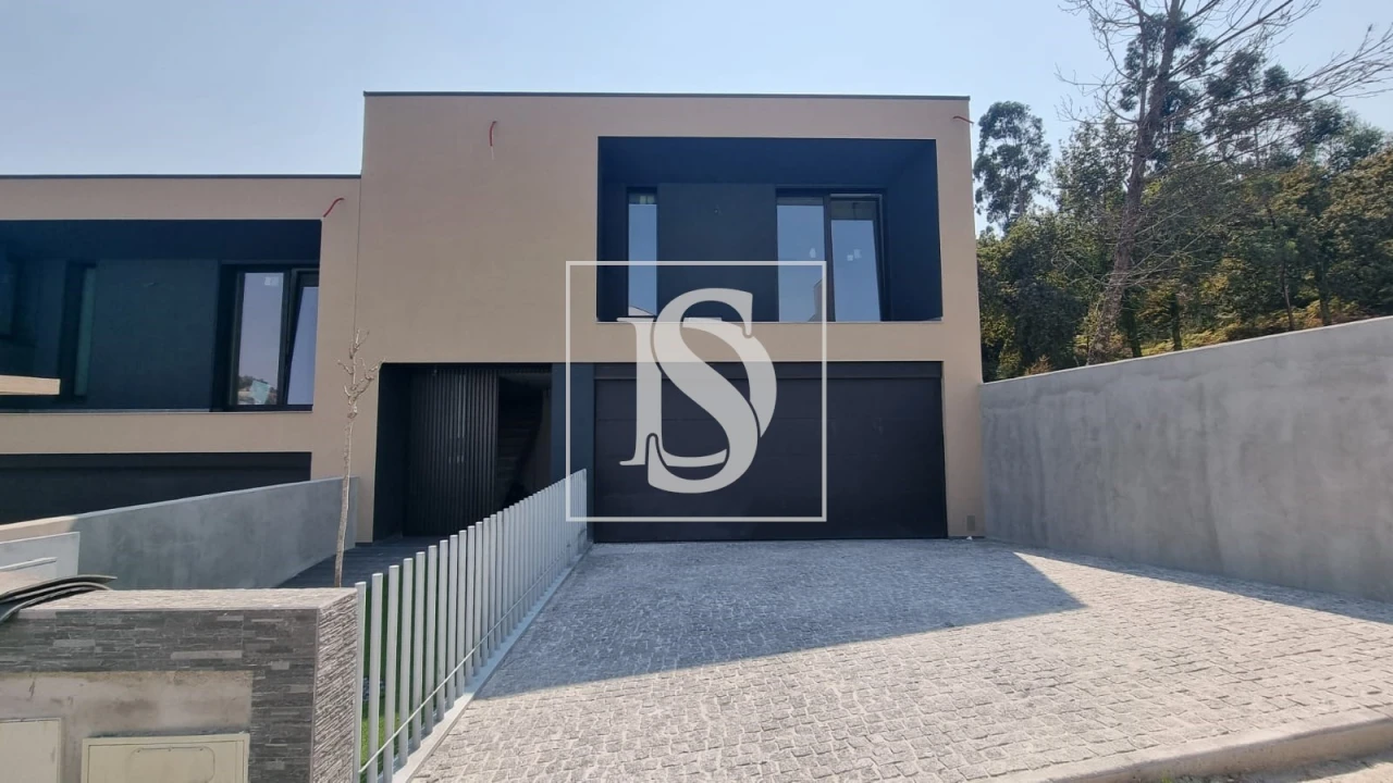 Moradia T3 para Venda em Lanhoso Foto 9