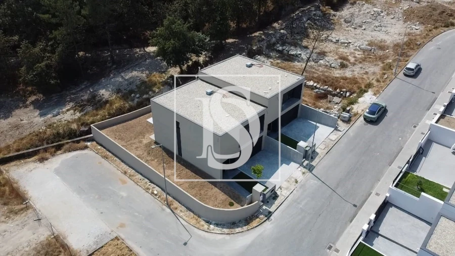 Moradia T3 para Venda em Lanhoso Foto 4