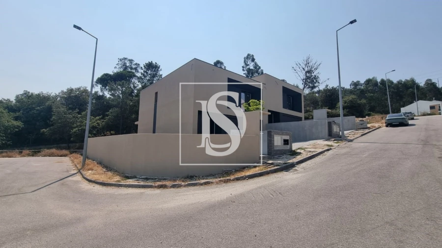 Moradia T3 para Venda em Lanhoso Foto 3