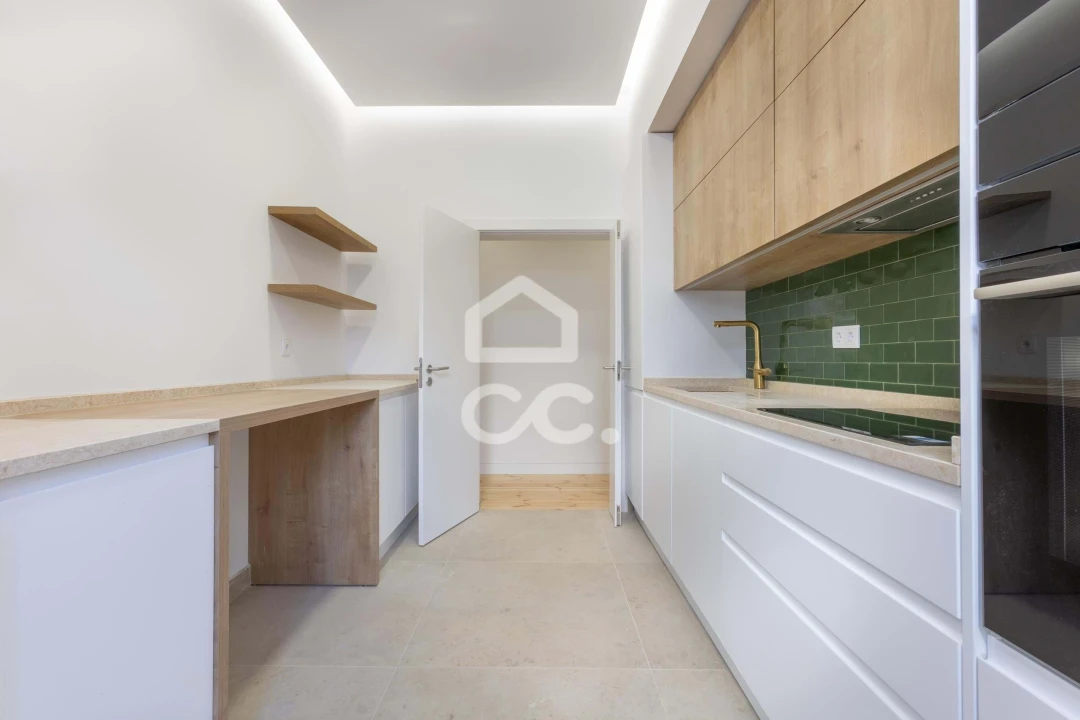Apartamento T5 para Venda em Santo António Foto 8