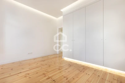 Apartamento T5 para Venda em Santo António