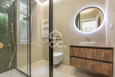 Apartamento T5 para Venda em Santo António
