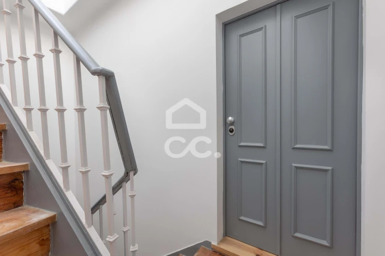 Apartamento T5 para Venda em Santo António Foto 9