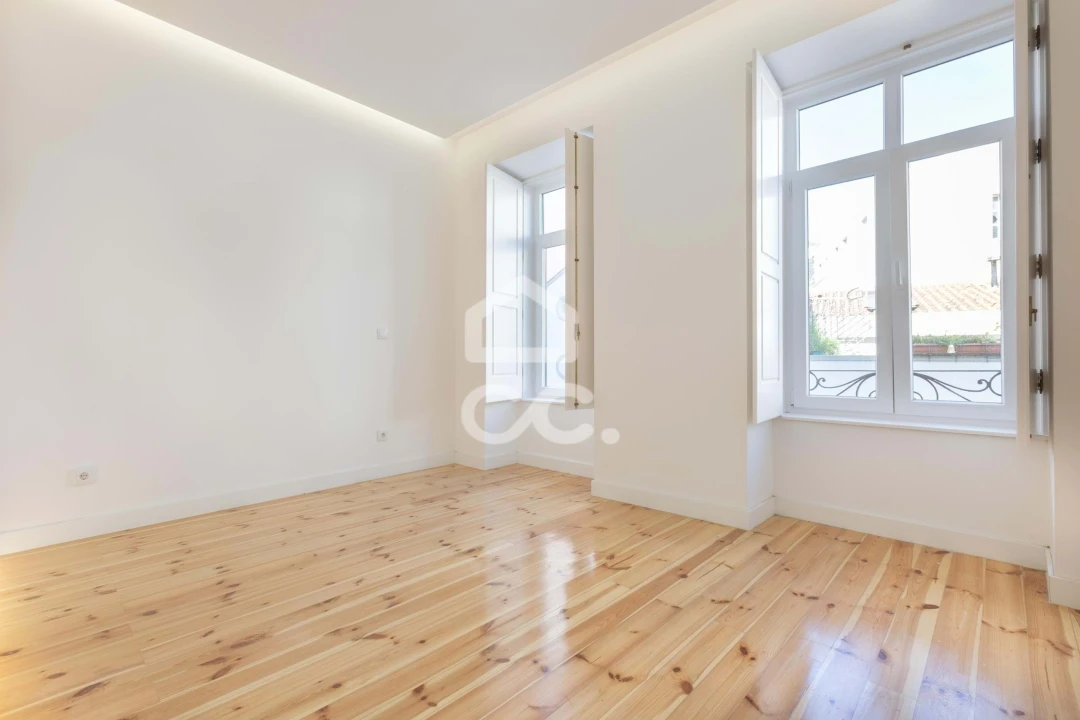 Apartamento T5 para Venda em Santo António Foto 2