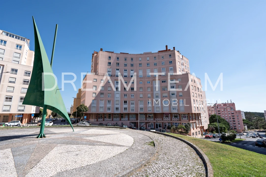Apartamento T2 para Venda em Rio de Mouro Foto 18