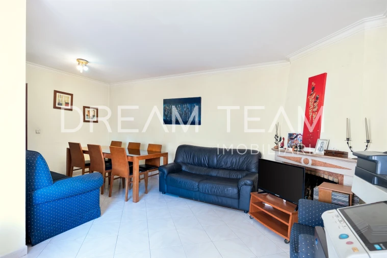 Apartamento T2 para Venda em Rio de Mouro Foto 3