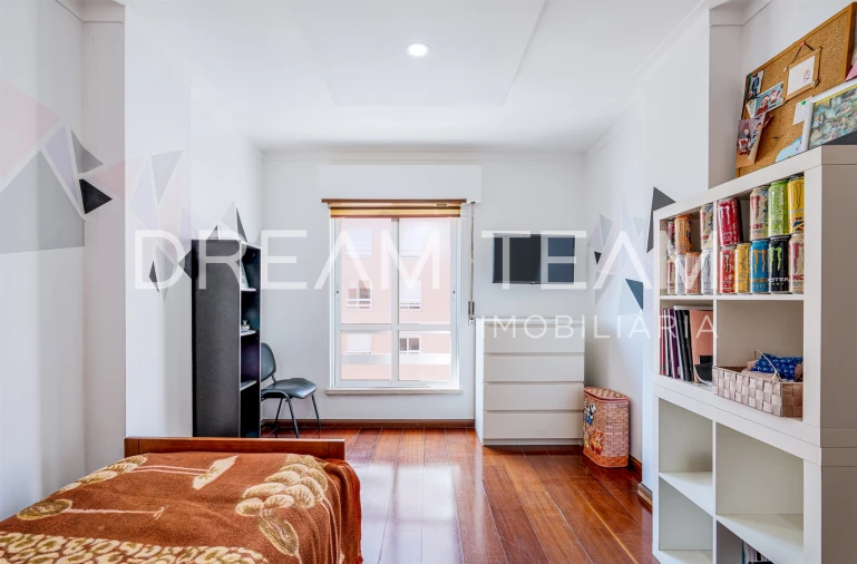 Apartamento T2 para Venda em Rio de Mouro Foto 5