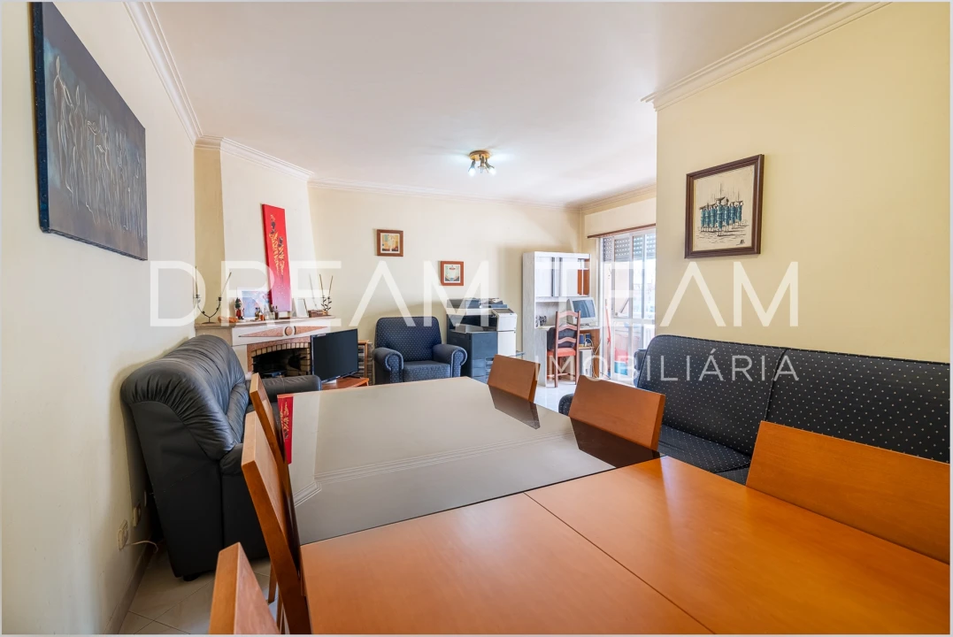 Apartamento T2 para Venda em Rio de Mouro Foto 2