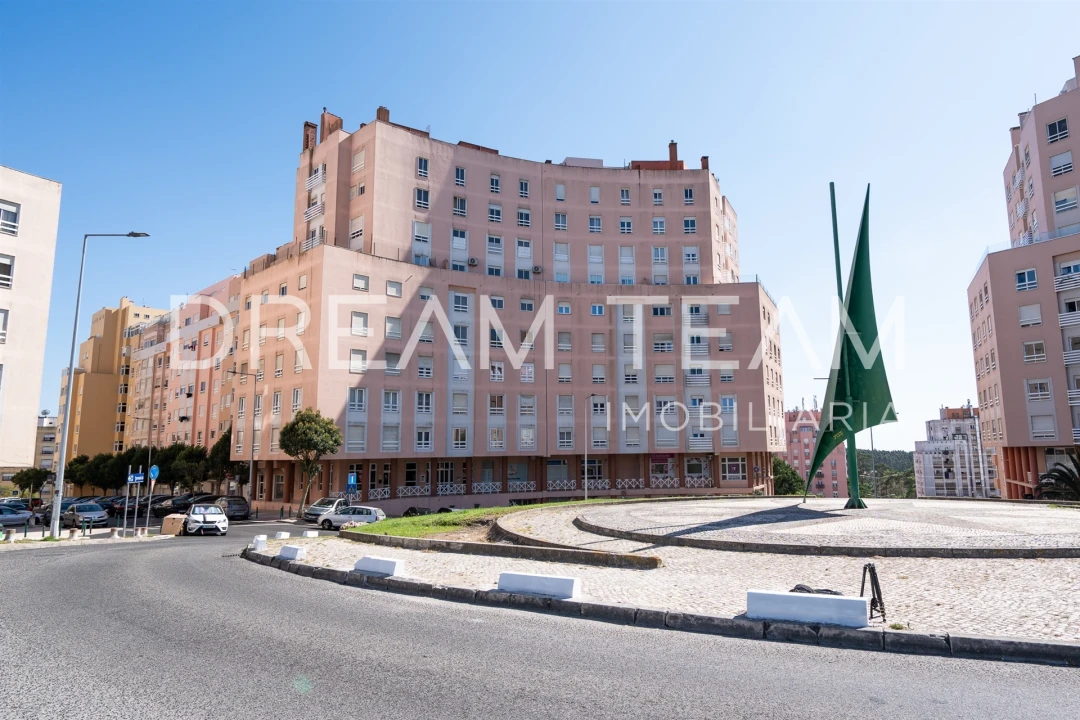 Apartamento T2 para Venda em Rio de Mouro Foto 19