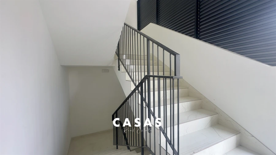 Apartamento T2 para Arrendamento em Santo Antonio Foto 33