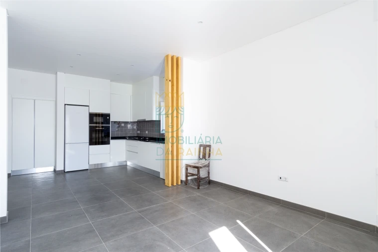 Moradia T2 para Venda em Olho Marinho Foto 5