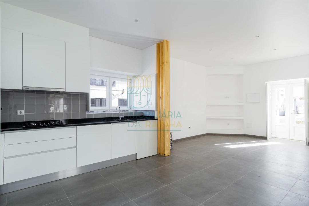 Moradia T2 para Venda em Olho Marinho Foto 2