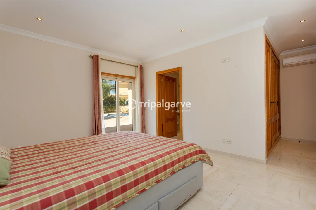 Moradia T4 para Venda em Albufeira e Olhos de Água Foto 35
