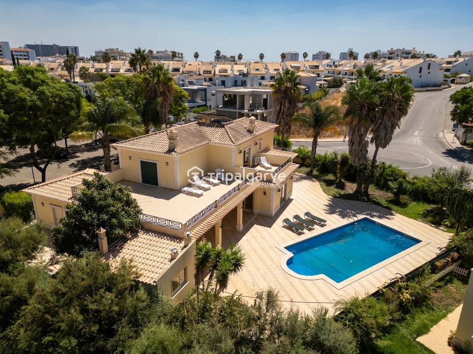 Moradia T4 para Venda em Albufeira e Olhos de Água Foto 6