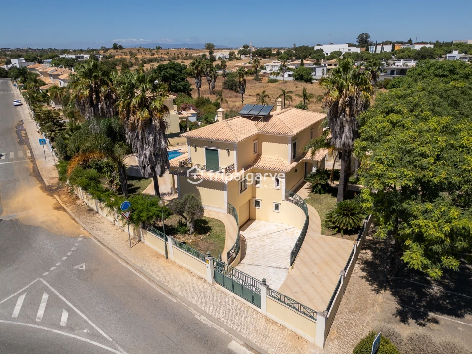 Moradia T4 para Venda em Albufeira e Olhos de Água Foto 5