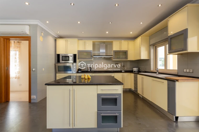 Moradia T4 para Venda em Albufeira e Olhos de Água Foto 15