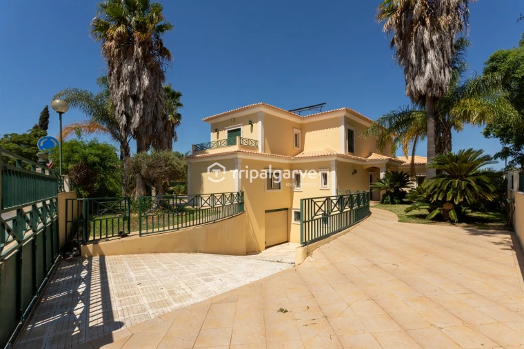 Moradia T4 para Venda em Albufeira e Olhos de Água Foto 40