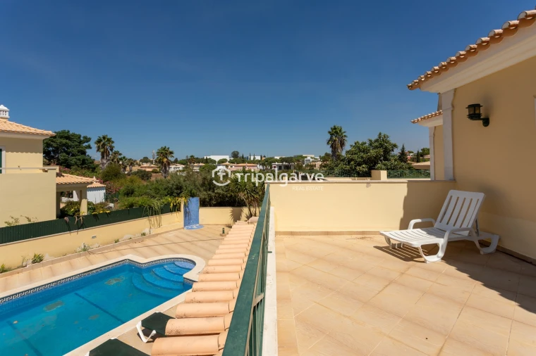 Moradia T4 para Venda em Albufeira e Olhos de Água Foto 11