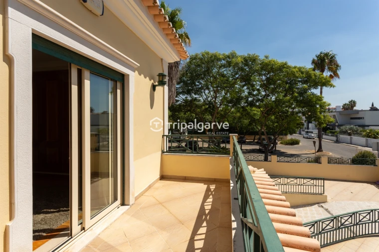 Moradia T4 para Venda em Albufeira e Olhos de Água Foto 7