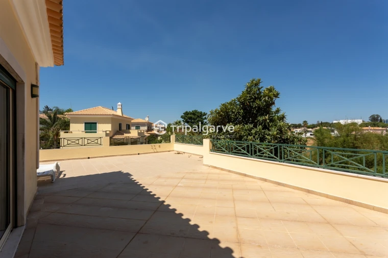 Moradia T4 para Venda em Albufeira e Olhos de Água Foto 13