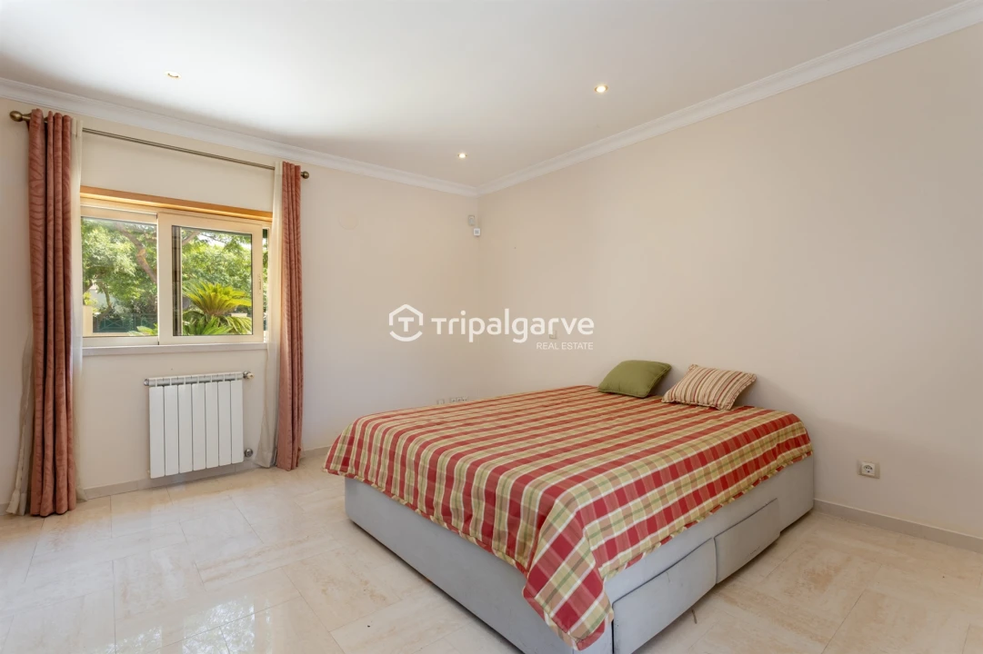 Moradia T4 para Venda em Albufeira e Olhos de Água Foto 36