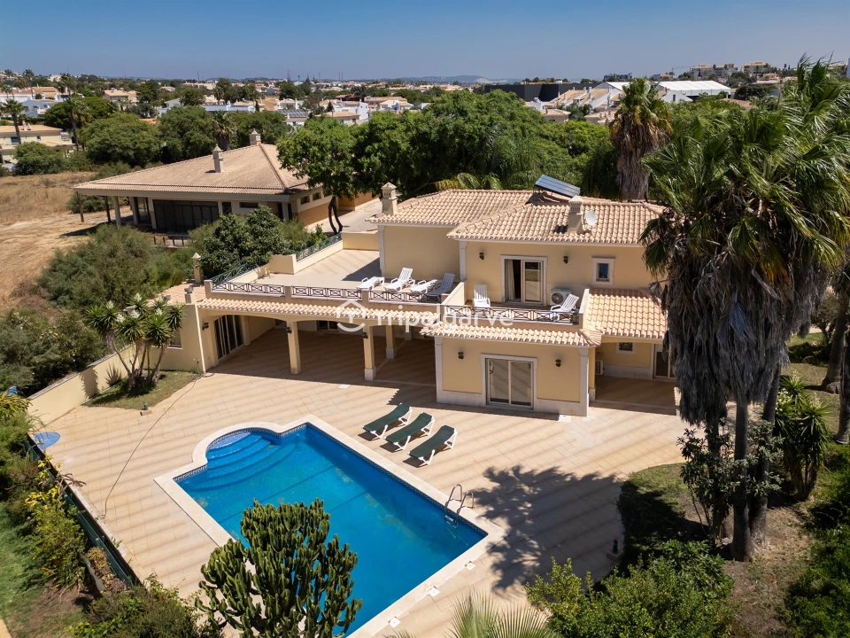 Moradia T4 para Venda em Albufeira e Olhos de Água Foto 2