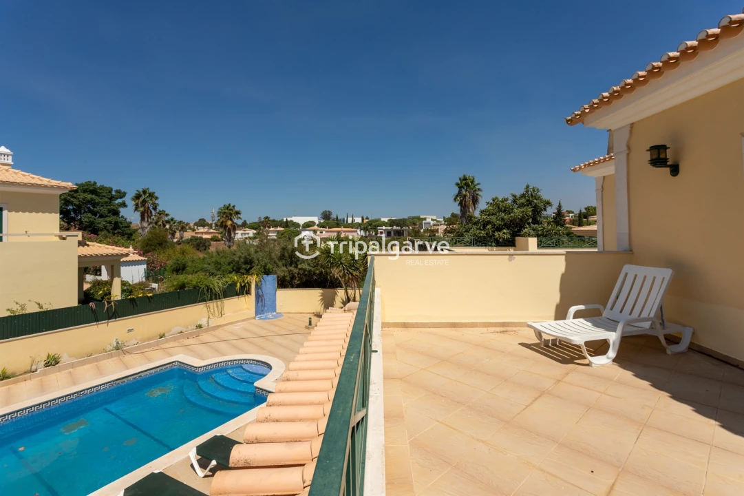 Moradia T4 para Venda em Albufeira e Olhos de Água Foto 11