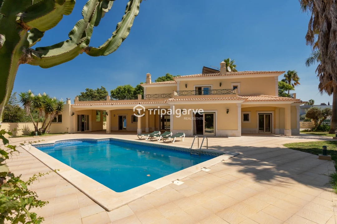 Moradia T4 para Venda em Albufeira e Olhos de Água Foto 1