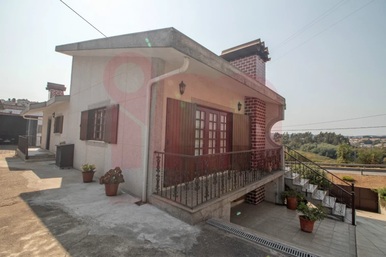 Moradia T3 para Venda em Vilarinho Foto 28