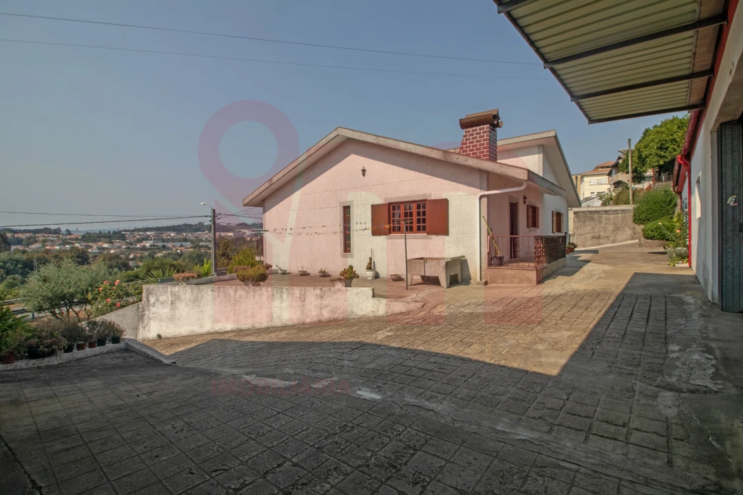 Moradia T3 para Venda em Vilarinho Foto 44