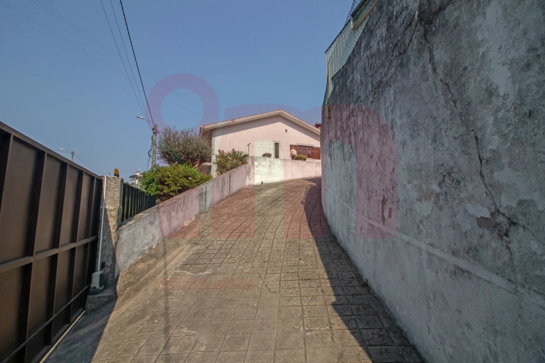 Moradia T3 para Venda em Vilarinho Foto 2