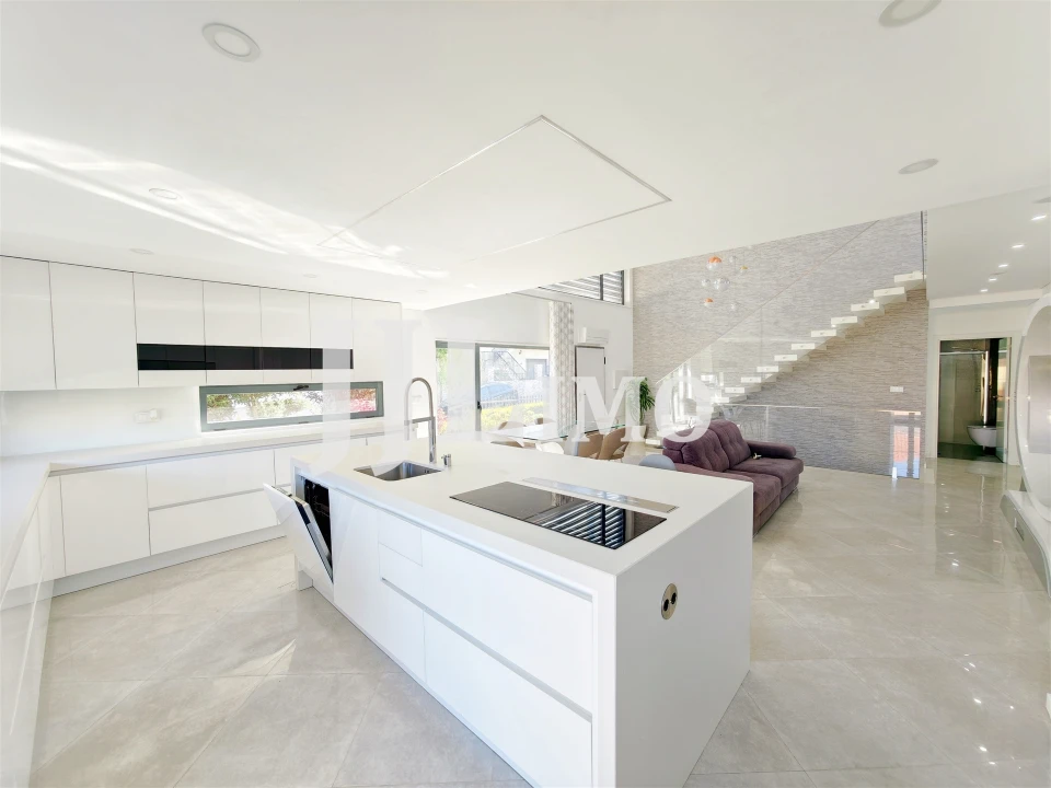 Moradia T3 para Arrendamento em Santa Iria de Azoia, São João da Talha e Bobadela Foto 6