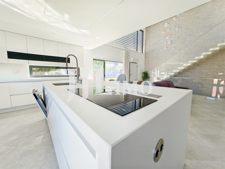 Moradia T3 para Arrendamento em Santa Iria de Azoia, São João da Talha e Bobadela Foto 9