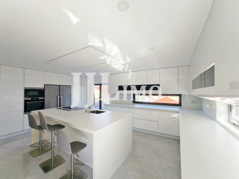 Moradia T3 para Arrendamento em Santa Iria de Azoia, São João da Talha e Bobadela Foto 8