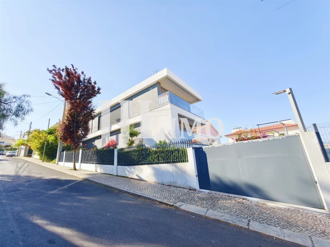 Moradia T3 para Arrendamento em Santa Iria de Azoia, São João da Talha e Bobadela Foto 1