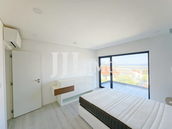 Moradia T3 para Arrendamento em Santa Iria de Azoia, São João da Talha e Bobadela Foto 24