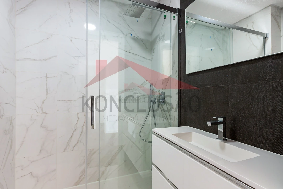 Moradia T5 para Venda em Vialonga Foto 19