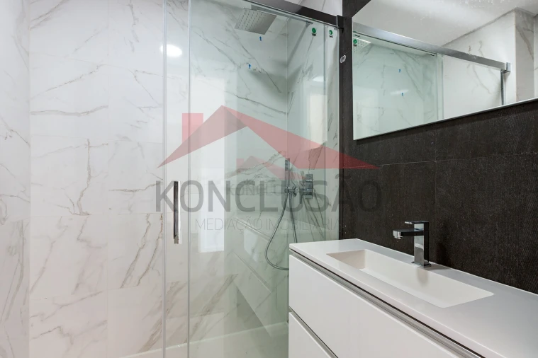 Moradia T5 para Venda em Vialonga Foto 19